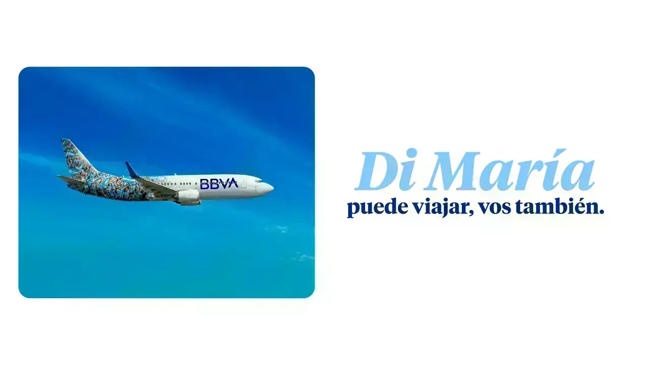 Avión promocional de BBVA para el sorteo de viaje al Mundial de Fútbol 2026