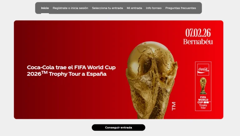 Trofeo original de la FIFA World Cup 2026 en el evento Trophy Tour organizado por Coca-Cola en Madrid.